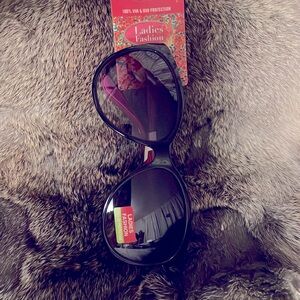 Purple tinted lens women’s sunglasses 🕶️